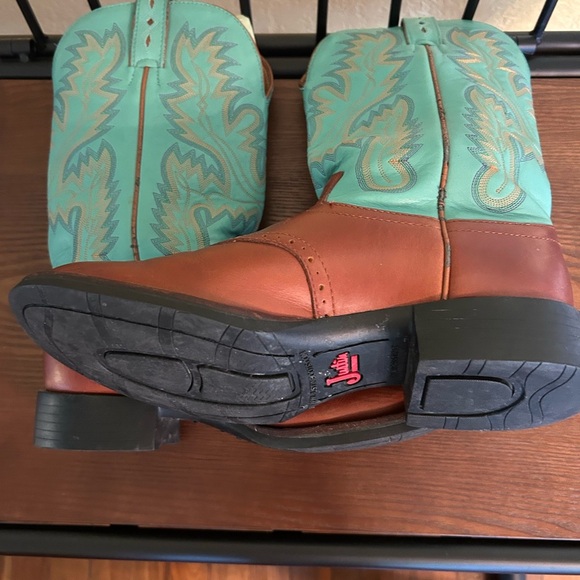 Justin Cowboy Boots with Decorative Stitching - Picture 9 of 12